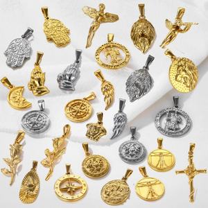 Dijes Personalizados de Acero Inoxidable con Baño de Oro PVD de 18k, Resistentes al Deslustre y al Agua, para Fabricación de Joyería, Venta al Por Mayor - Product Image 5