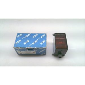 Sensor Fotoeléctrico Sick DS50-P1122 10-30 VCC Rango 200-10000MM Conector M12 IP65 Rango Medio - Product Image 1