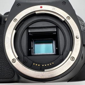 Appareil photo reflex numérique Canon 550D d'occasion avec objectif 18-55 mm, capteur CMOS 18 MP, moins de 700 g, enregistrement vidéo Full HD 1080p - Product Image 4