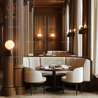 Meubles de salle à manger de café Cabine de canapé en cuir beige, table de restaurant ronde en bois foncé et ensemble de chaises beiges assorties pour café
