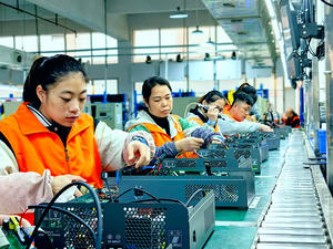 Onduleur hybride GT SOLAR 4KW HE-SI-4024GDSMH à onde sinusoïdale pure, rendement supérieur à 90 % pour panneaux solaires monophasés et batteries au lithium - Product Image 6