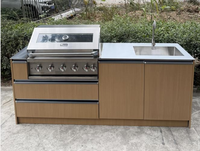 Îlot de cuisine extérieur personnalisé en SUS304 avec barbecue gaz/charbon double combustible, évier, réfrigérateur et rangement à tiroirs pour jardins de villas