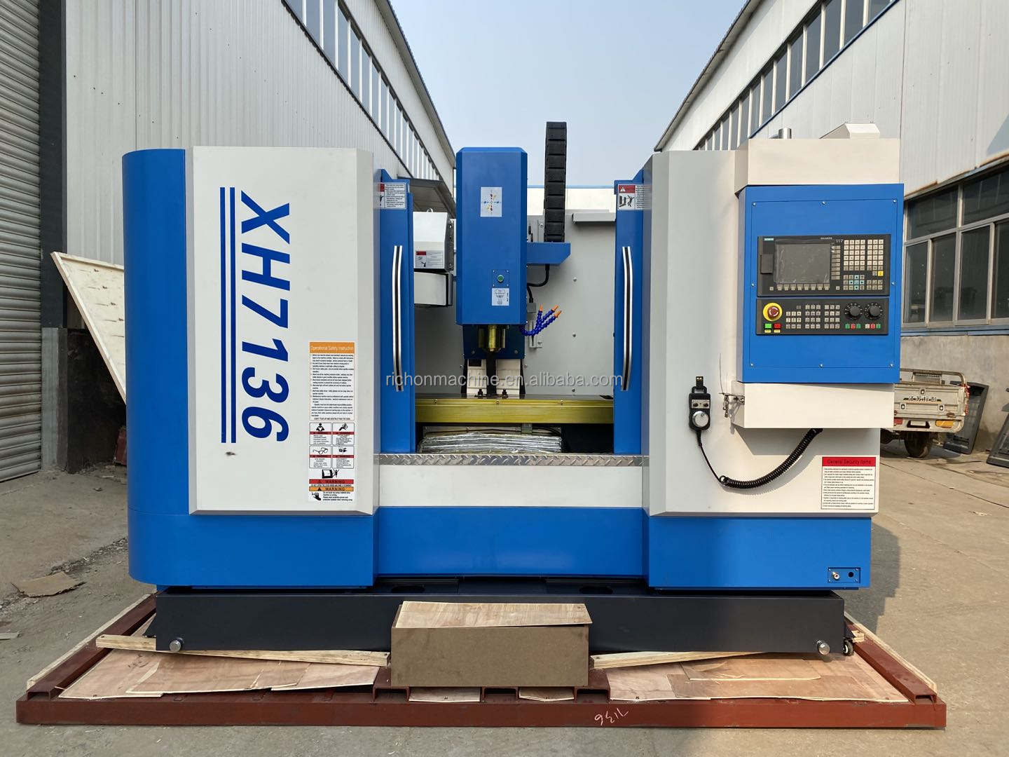 XH7136 CNC Vertical Machining Center - Versatile & Durable