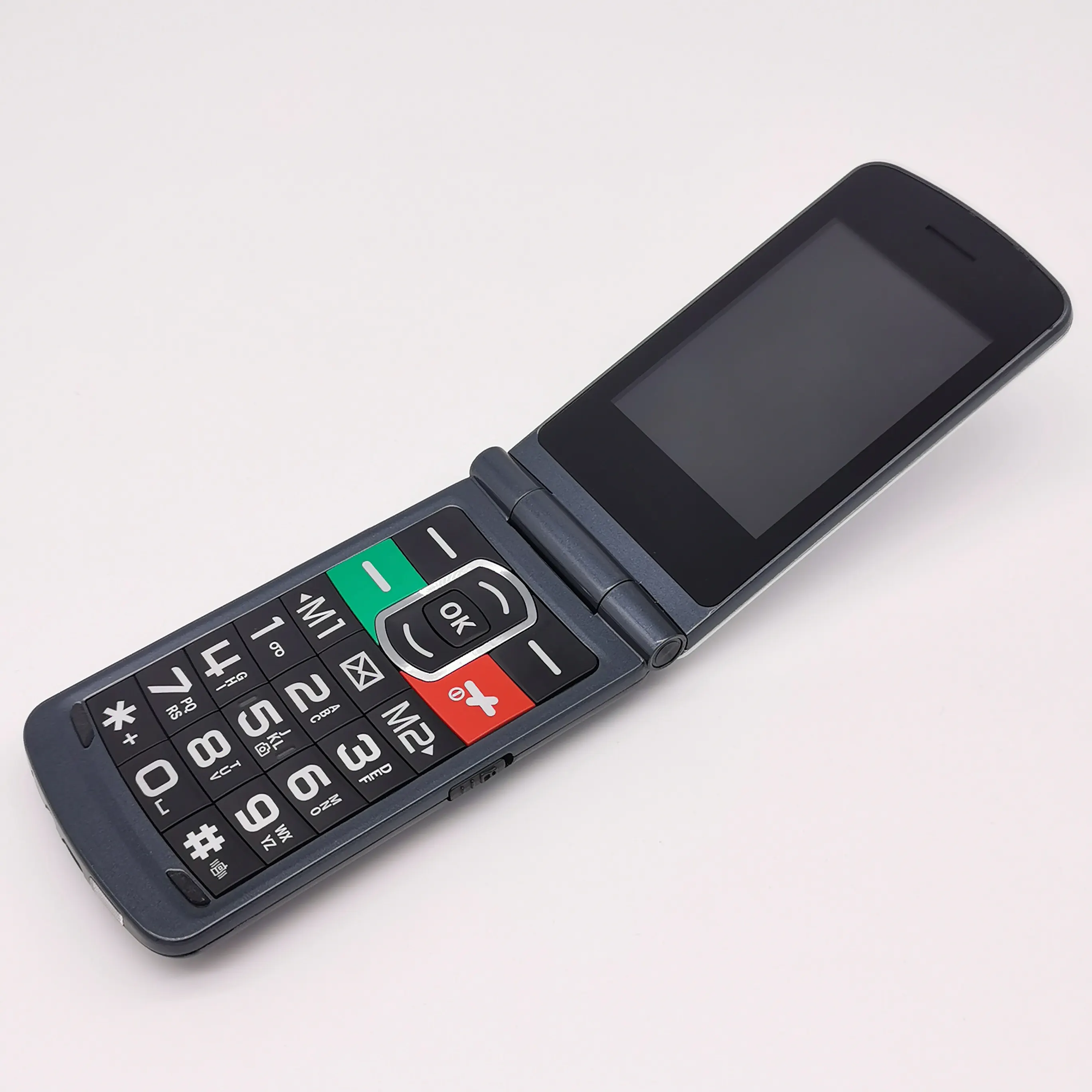 Vente en gros Téléphones portables à écran 2.8 pouces Téléphone portable à double carte SIM Téléphone portable SOS Flip Téléphone portable