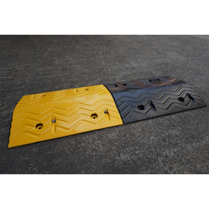 Haute qualité extérieur étanche 1000*380*50mm Parking Portable réfléchissant sécurité route caoutchouc <span class=keywords><strong>ralentisseur</strong></span> pour voiture <span class=keywords><strong>camion</strong></span> - Product Image 3
