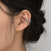 Anting-anting titanium CZ bentuk hati gaya punk untuk pertunangan, anting-anting tulang rawan, anting-anting helix, anting-anting daith, anting-anting hoop, perhiasan tindik grosir OEM