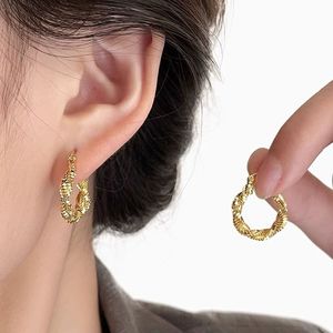 Pendientes de Plata de Ley S925 con Gancho Trenzado, Diseño Brillante en Plata, Joyería de Lujo Ligera, Elegante y Unisex - Product Image 1