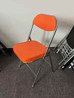 Chaise pliante à cadre métallique à prix de gros pour café, chaise pliable empilable moderne pour l'extérieur