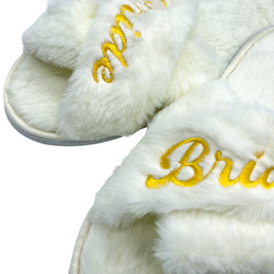 Pantoufles confortables à bout ouvert avec brides croisées, pour l'hiver, intérieur/extérieur, pour femmes, en fausse fourrure moelleuse - Product Image 1