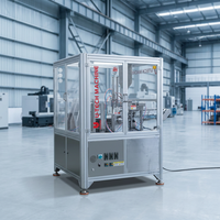 Machine d'assemblage de couvercles à ressort tubulaires pour comprimés effervescents en plastique avec dessiccant