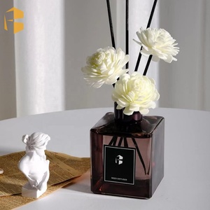 زجاجة ناشرة من القشة الذهبية مربعة الشكل من العلامة الخاصة مع صندوق - Product Image 5