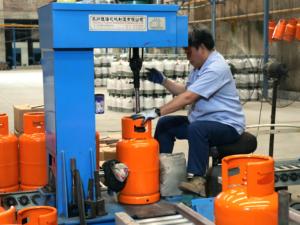 Muestra Gratuita de Cilindro de Gas LPG de Baja Presión de Acero para Sudamérica, 12KG/12.5KG/26.2L/26.5L y 10KG/21.6L con Válvula de Latón - Product Image 3
