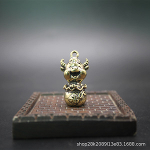 Llavero con figura de buey de latón, accesorio para llaves de coche, amuleto de la suerte, regalo para el año del buey - Product Image 2