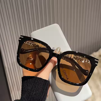2025 nouveau carré femmes luxe lunettes de soleil marque concepteur doré chaîne jambe rétro lunettes de luxe femmes lunettes de soleil lunettes de luxe