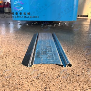 Machine de fraisage robuste en acier inoxydable à commande PLC de haute précision pour roulements de moteur de profilés en aluminium pour fenêtres et portes - Product Image 5