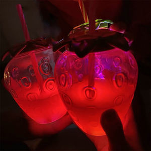 Verres <span class=keywords><strong>à</strong></span> fraises en plastique Offre Spéciale verres <span class=keywords><strong>à</strong></span> cocktail pour boissons au vin Tasses <span class=keywords><strong>à</strong></span> boisson transparentes en forme de fraise avec <span class=keywords><strong>paille</strong></span> - Product Image 2