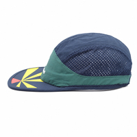 Gorra de Campamento con Visera Plana y Logotipo Estampado por Sublimación, Fabricada en China, con Tela de Malla y Patrón de Letras, Estilo Ideal para Viajes