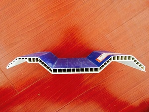 Tôle de <span class=keywords><strong>toiture</strong></span> alvéolaire en PVC thermoacoustique creux résistant aux UV ASA en PVC creux - Product Image 3