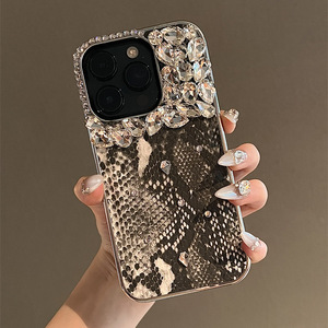 IVANHOE <span class=keywords><strong>custodia</strong></span> lucida di alta qualità con rivestimento in pelle di serpente di strass per <span class=keywords><strong>iPhone</strong></span> 16 15 <span class=keywords><strong>14</strong></span> 13 12 <span class=keywords><strong>Pro</strong></span> Max Bling - Product Image 6