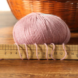 Filato di Lana Merino Pettinata Fine 50g Sbiancato per Commercio all'Ingrosso Transfrontaliero Hebei, per Lavorazione a Mano Fai da Te, Maglioni e Sciarpe all'Uncinetto - Product Image 3