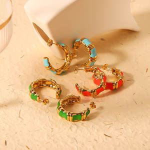 Boucles d'oreilles pour femme en acier inoxydable 316L plaqué or 14k 18k PVD, couleur or personnalisée, motif bambou coloré, tendance. - Product Image 4