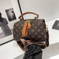 Hochwertige Damenhandtasche Entworfen von Einem Renommierten Designer Reißverschluss mit Geometrischen Mustern Große Kapazität PU-Leder Shopper