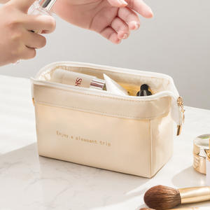 Bolsa de cosméticos con forma de nube, organizador de viaje portátil con apertura grande de PU beige para maquillaje y lápiz labial - Product Image 2