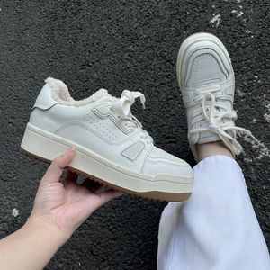 Nouvelles baskets blanches à plateforme style 2026, baskets décontractées en cuir véritable rembourrées pour l'hiver, style vieilli - Product Image 1