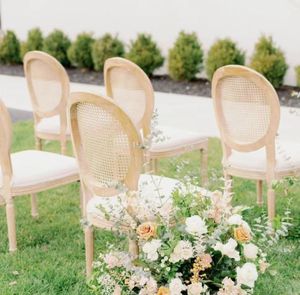 Chaise de <span class=keywords><strong>salle</strong></span> à manger ronde en bois massif roi Louis XV bistro pour événements style français ferme antique en bois rond en rotin - Product Image 5
