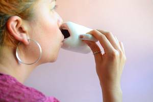 Tasse à café en céramique émaillée faite à la main, lèvres amusantes, tasse à café en porcelaine KISS pour cadeaux - Product Image 5