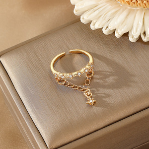 Bague Étoile Géométrique Dorée Réglable avec Sertissage Pavé pour Femme – Bijou de Soirée - Product Image 1
