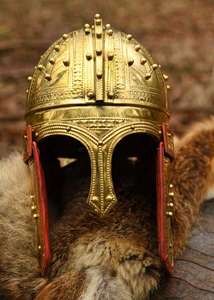 Casco Estilo Centurión Romano Hecho a Mano, Adorno Metálico Decorativo para Eventos Culturales, Espectáculos y Decoración del Hogar - Product Image 6