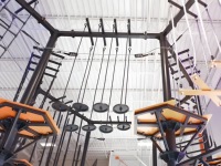 Zone de saut Projet personnalisé Divertissement familial intérieur Salle de jeux Systèmes de jeu interactifs Parc de trampoline avec parcours de corde