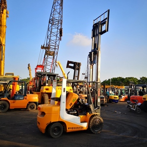 Roulement importé de chariot élévateur FD30 de 3 tonnes avec moteur japonais Isuzu personnalisé d'origine en vente équipé d'un moteur TCM - Product Image 5