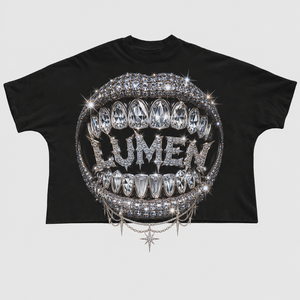 เสื้อยืดโอเวอร์ไซส์สีดำลายกราฟิกปากประดับเพชรแบบกำหนดเอง สตรีทแวร์สุดหรู เนื้อผ้าหนา รับผลิตเสื้อยืดผู้ชายแบบขายส่ง - Product Image 1