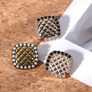 All'ingrosso personalizzare 18mm 23mm di moda da donna strass quadrati cristalli diamanti in metallo giù fori con gambo bottoni da cucire