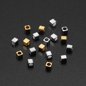 Perles carrées en cuivre plaqué or et argent, perles d'espacement cubiques pour la fabrication de bijoux, accessoires pour bracelets DIY, trous de 4 mm - Product Image 1