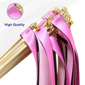 Bâton de ruban de mariage avec clochettes pour accessoire photo de fête de mariage - Product Image 1