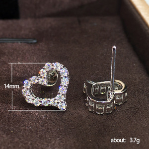 Orecchini a perno con cristalli a forma di cuore da donna, accessori di moda dolci e minimalisti per l'uso quotidiano - Product Image 5