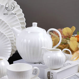 Service de table en céramique blanche classique <span class=keywords><strong>à</strong></span> bord festonné, plusieurs pièces, assiettes pour tables de restaurant et collections de <span class=keywords><strong>vaisselle</strong></span> intemporelles - Product Image 1