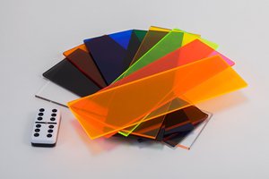 Juego de Dominó Acrílico Transparente Moderno al por Mayor con Caja de Almacenamiento Metálica para Juegos de Mesa Familiares - Product Image 5