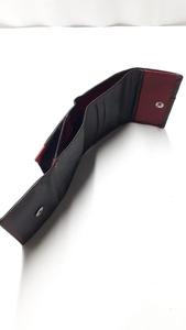 Portefeuille en cuir véritable de qualité supérieure avec protection RFID, design pochette, plusieurs emplacements pour cartes et poche à monnaie, disponible à la vente - Product Image 3