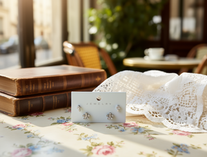 Orecchini a perno in argento stile francese a forma di fiore con strass di cristallo, gioielli da donna - Product Image 2