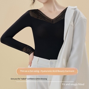 Maglia Termica <span class=keywords><strong>Donna</strong></span> a Maniche Lunghe con Scollo a V in Pizzo, Strato Base Idratante, Vestibilità Slim, Morbida ed Elastica - Product Image 3