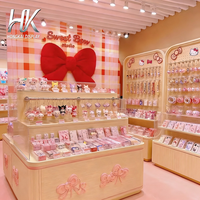 Étagères d'exposition incurvées à niveaux en acrylique durable, personnalisables, éclairées par LED, écologiques, pour l'agencement en îlot de jouets et objets de collection en magasin de détail