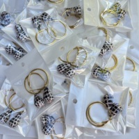 Nouvelles boucles d'oreilles créoles en acier inoxydable avec coquillage naturel Conus Ebraeus, style hawaïen, bijoux bohèmes de plage pour femmes