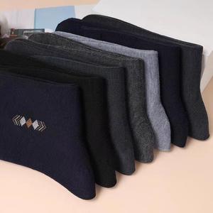 Jingwen OEM Calcetines Deportivos Con Logotipo Personalizado Transpirable Hombres Otoño Invierno Crew Calcetines Logotipo Personalizado - Product Image 4