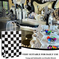Sacs cadeaux à carreaux noirs et blancs, sacs à friandises style course, sacs réutilisables pour fêtes sur le thème des voitures de course avec poignées robustes