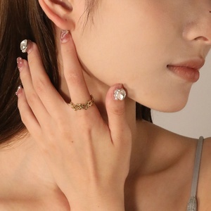 Anillos de Moda Europeos para Mujer, Chapados en Oro de 18K, Acero Inoxidable, Forma de Estrella Hueca, Anillos Ajustables - Product Image 3