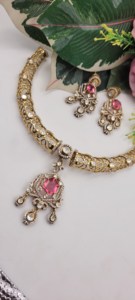 Jewellery set features a stiff gold-plated mesh hasli <b>choker</b> with pink and white stones Jewelry Sets - Product Image 3